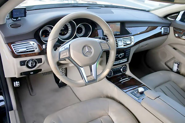 black 2015 Mercedes cls550