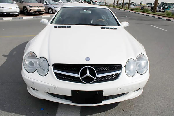 Image of a pre-owned 2006 white Mercedes-Benz Sl500 car
