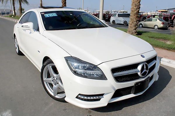 Image of a pre-owned 2012 white Mercedes-Benz Cls350 car