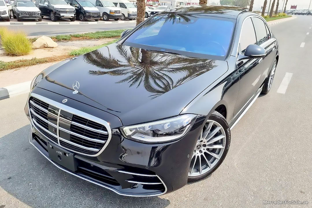 black 2022 Mercedes s400d