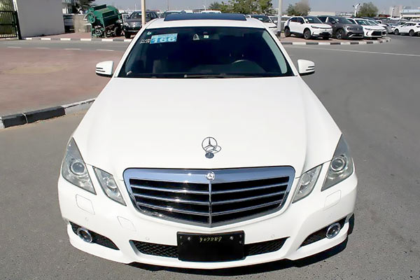Image of a pre-owned 2010 white Mercedes-Benz E350 car