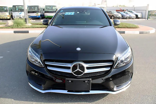black 2016 Mercedes c200