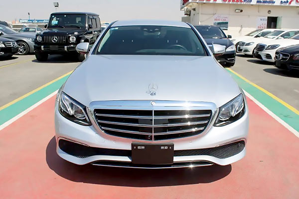 Image of a pre-owned 2017 silver Mercedes-Benz E400 car