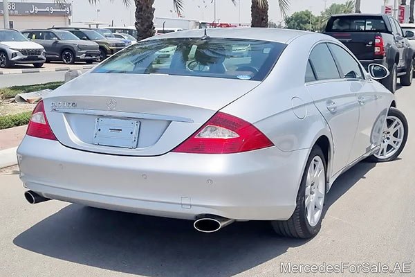 مرسيدس cls350 لون فضي موديل 2006