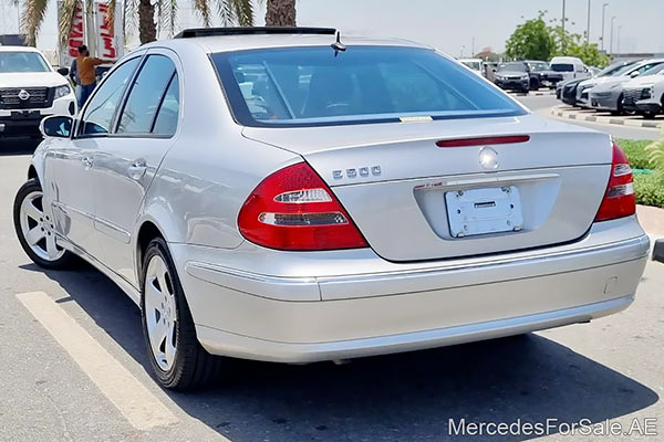 مرسيدس e500 لون فضي موديل 2005