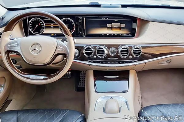 سيارة مرسيدس s550 لونها ابيض