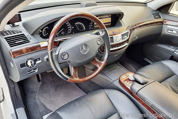 white 2007 Mercedes s550