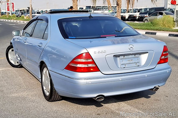 مرسيدس s600 لون فضي موديل 2001