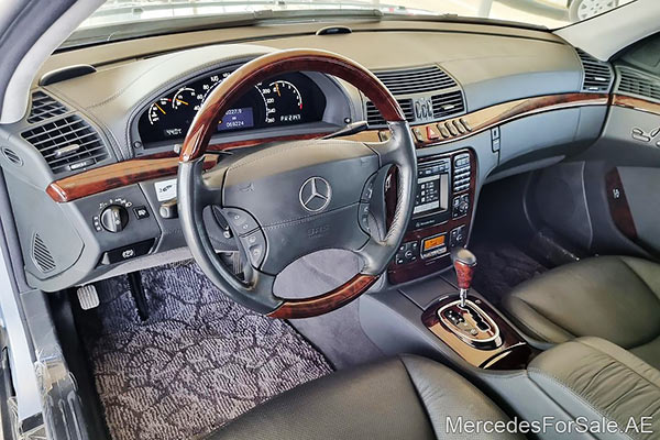 مرسيدس s600 لون فضي موديل 2001