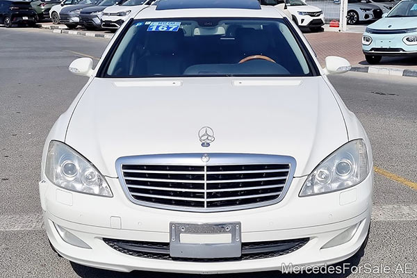 سيارة مرسيدس s350 لونها ابيض