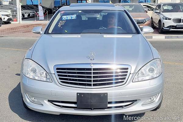 Image of a pre-owned 2007 silver Mercedes-Benz S550 car