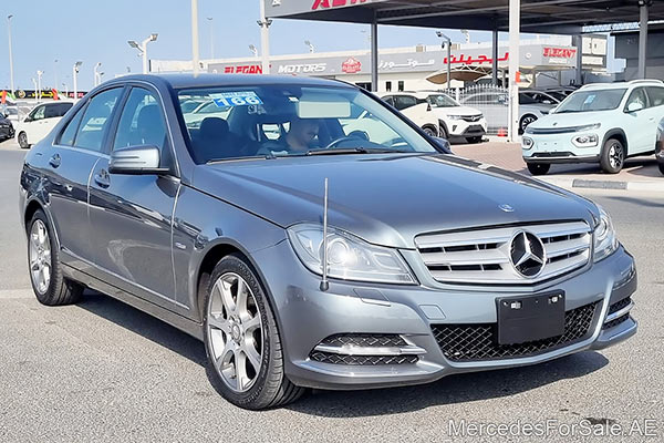 سيارة مرسيدس c350 لونها فضي