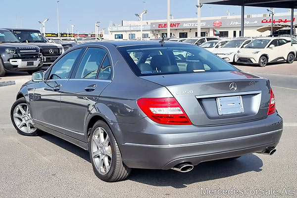 سيارة مرسيدس c350 لونها فضي