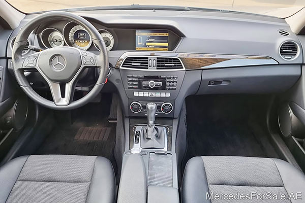 سيارة مرسيدس c350 لونها فضي