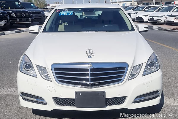 سيارة مرسيدس e350 لونها ابيض