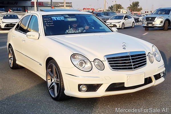 سيارة مرسيدس e350 مستعملة موديل 2006 لونها ابيض