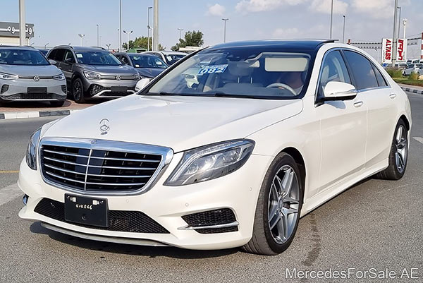 سيارة مرسيدس s550 لونها ابيض