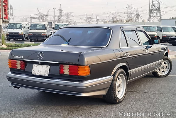 black 1990 Mercedes s560