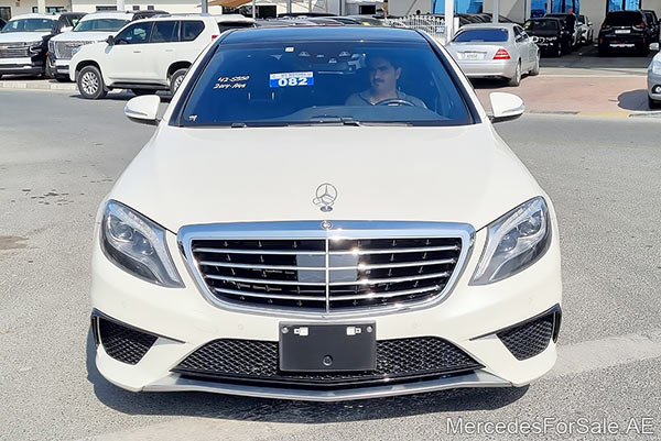 سيارة مرسيدس s550 لونها ابيض