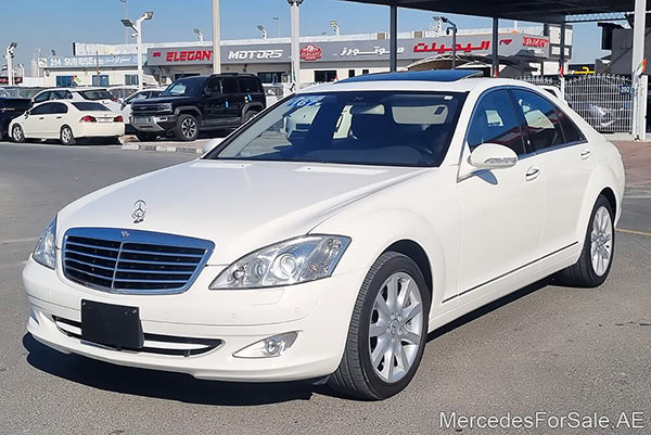 سيارة مرسيدس s350 لونها ابيض