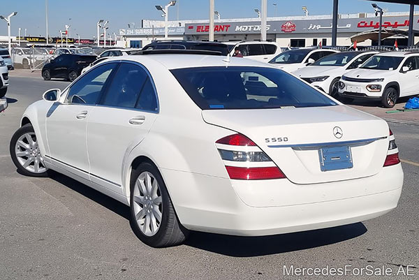 سيارة مرسيدس s350 لونها ابيض