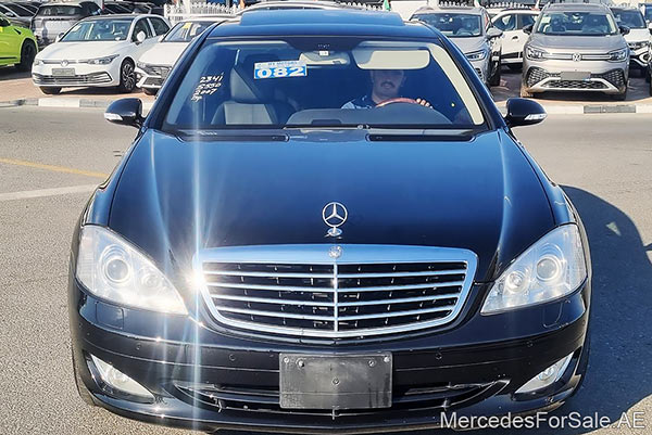 سيارة مرسيدس s550 مستعملة موديل 2007 لونها أسود