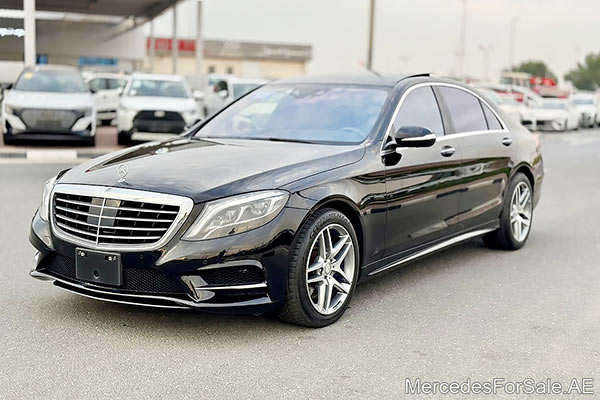 سيارة مرسيدس s550 لونها أسود