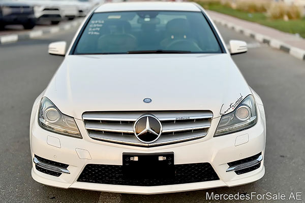 سيارة مرسيدس c350 مستعملة موديل 2014 لونها ابيض