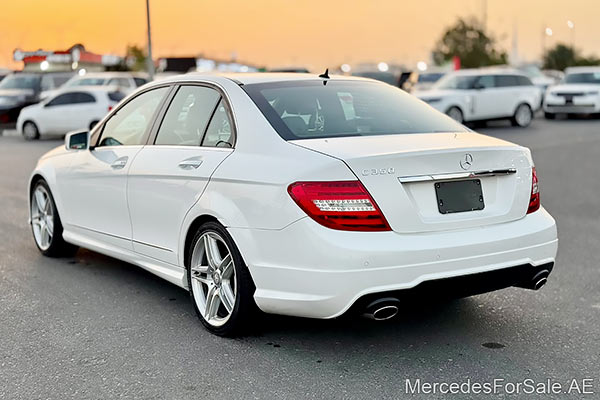 سيارة مرسيدس c350 لونها ابيض