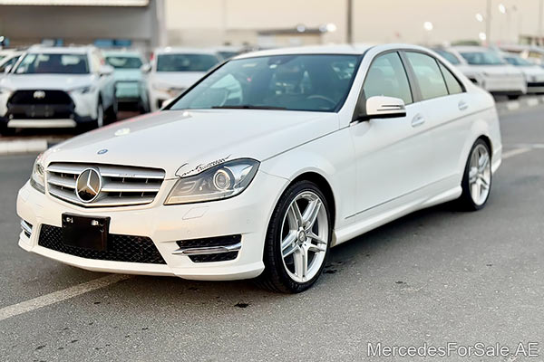 سيارة مرسيدس c350 لونها ابيض