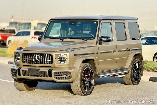 سيارة مرسيدس g63 مستعملة موديل 2021 لونها ذهبي