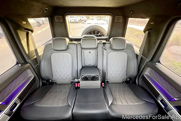 سيارة مرسيدس g63 لونها ذهبي