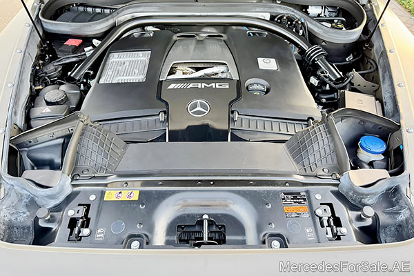 سيارة مرسيدس g63 لونها ذهبي
