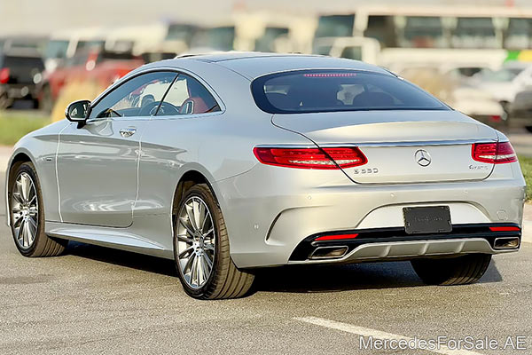 سيارة مرسيدس s550 لونها فضي