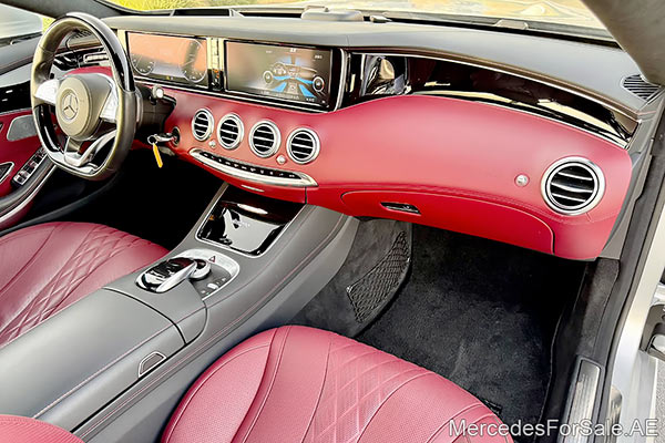 سيارة مرسيدس s550 لونها فضي