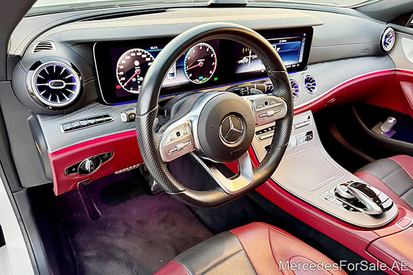 سيارة مرسيدس cls450 لونها ابيض