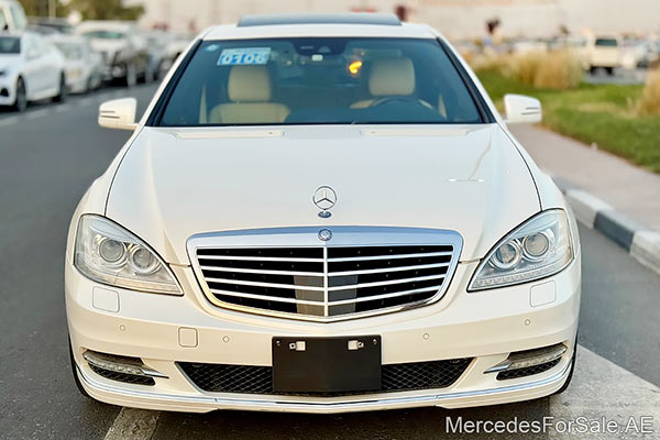 سيارة مرسيدس s350 مستعملة موديل 2012 لونها أبيض