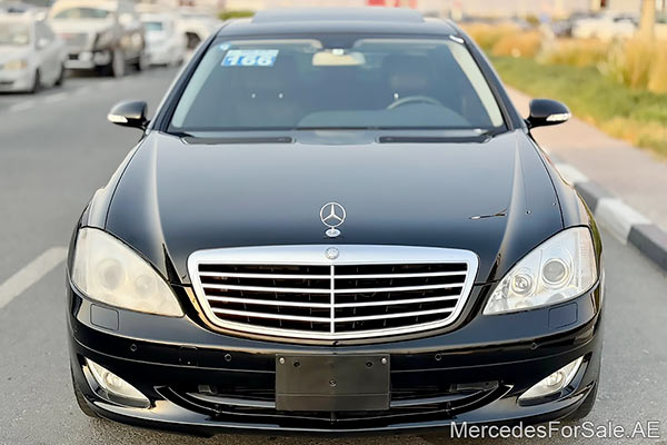 سيارة مرسيدس s350 مستعملة موديل 2009 لونها أسود