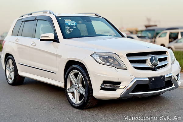 سيارة مرسيدس glk350 لونها ابيض