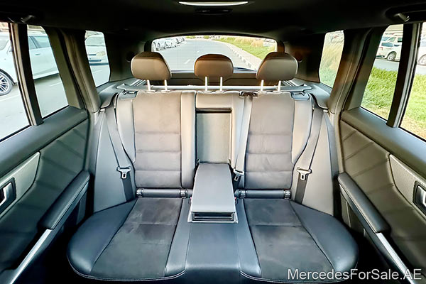 سيارة مرسيدس glk350 لونها ابيض