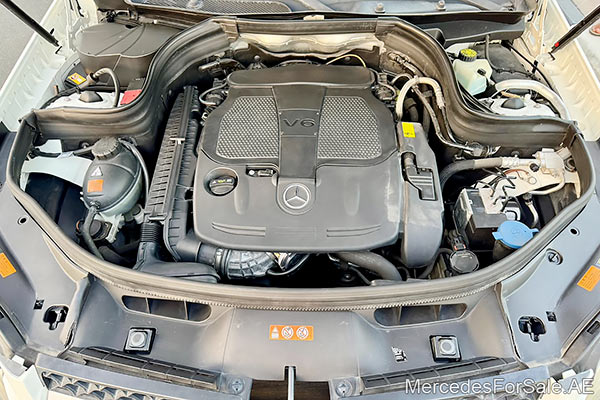 سيارة مرسيدس glk350 لونها ابيض
