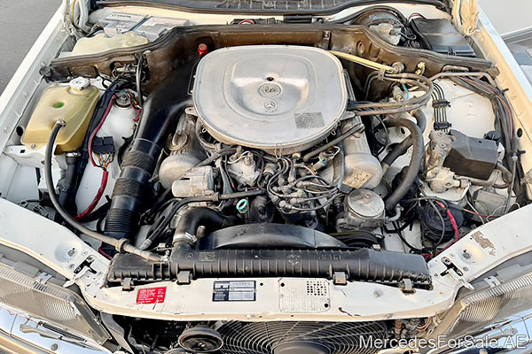 سيارة مرسيدس s500 لونها ابيض