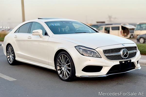 سيارة مرسيدس cls400 لونها ابيض