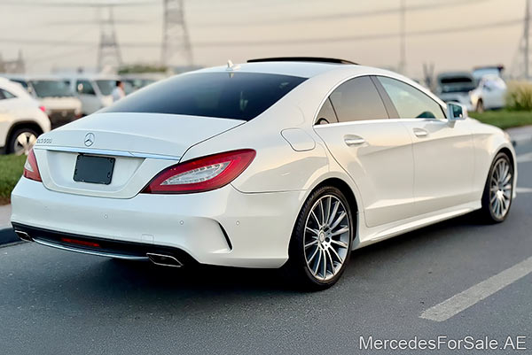 سيارة مرسيدس cls400 لونها ابيض