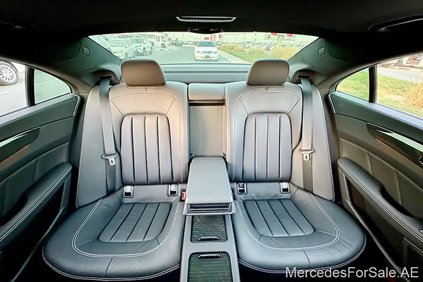 سيارة مرسيدس cls400 لونها ابيض