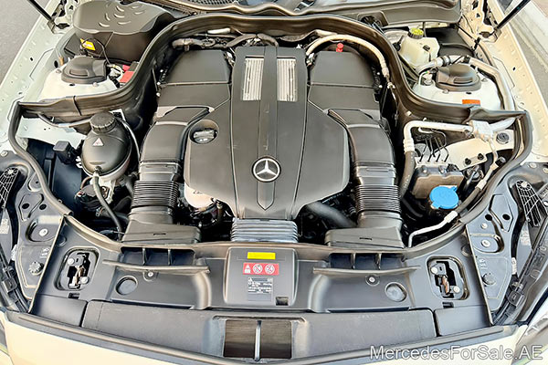 سيارة مرسيدس cls400 لونها ابيض