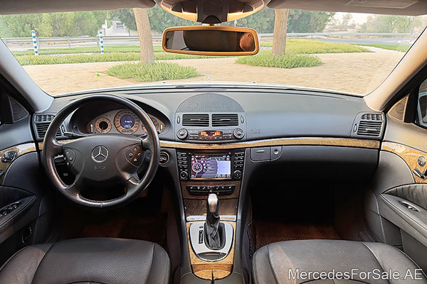 سيارة مرسيدس e350 لونها ابيض