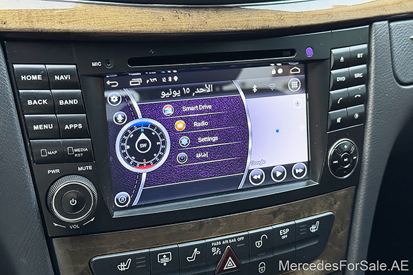 سيارة مرسيدس e350 لونها ابيض