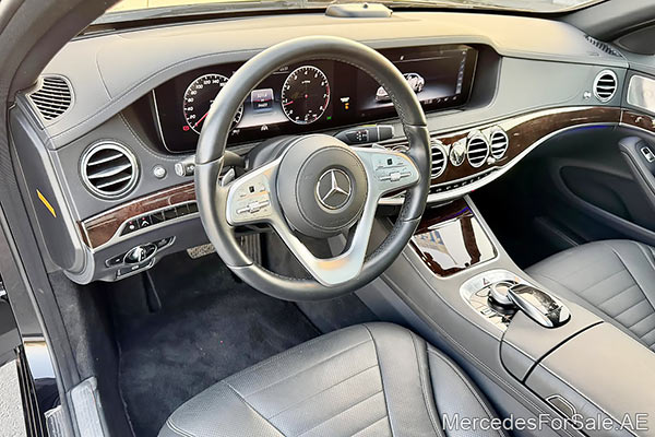 سيارة مرسيدس s450 لونها أسود