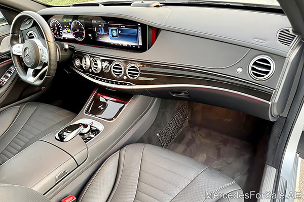 سيارة مرسيدس s450 لونها فضي